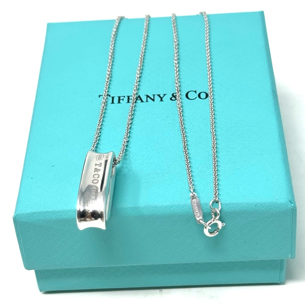 Authentic Tiffany & CO. 1837 Loop Oval  Pendant Necklace.